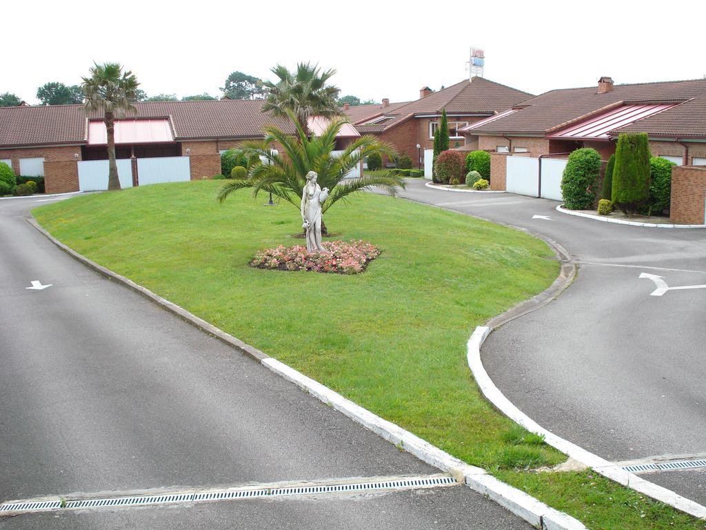 Motel Cancun Oviedo Llanera  Екстер'єр фото